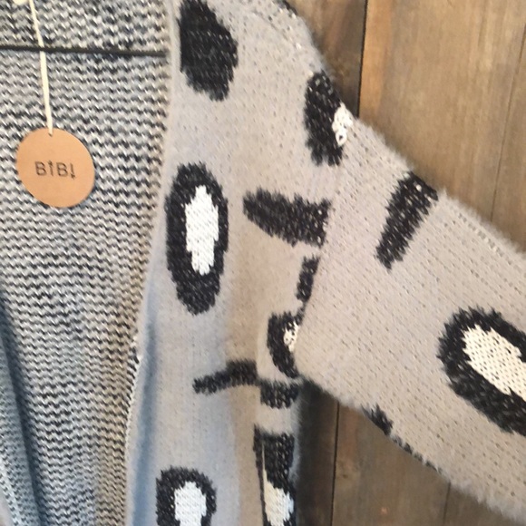 FINAL CLEARANCE BiBi Gray Leopard Animal Print Pocket Cardigan - Picture 7 of 15